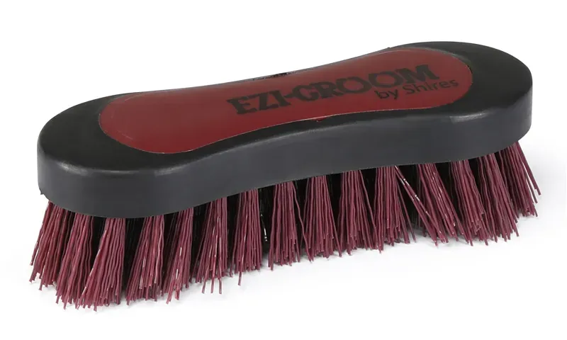 Ezi-Groom Small Grip Face Brush in Burgundy