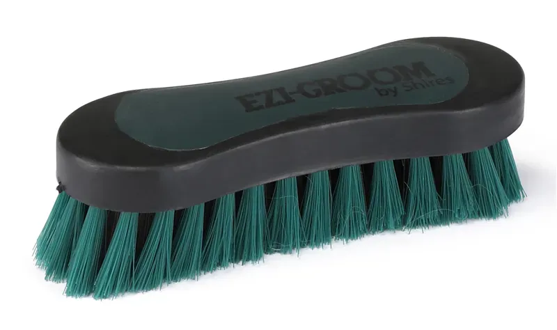 Ezi-Groom Small Grip Face Brush in Forest