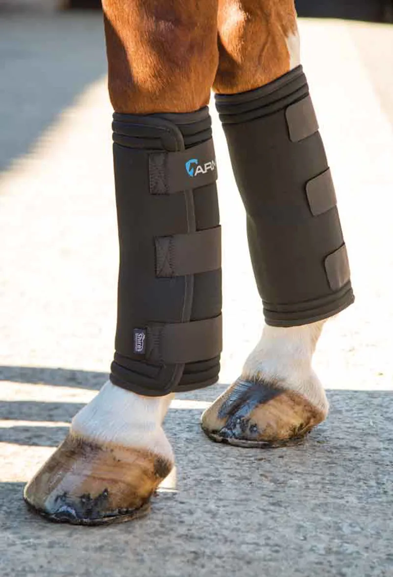 Arma Hot/Cold Relief Boots in Black