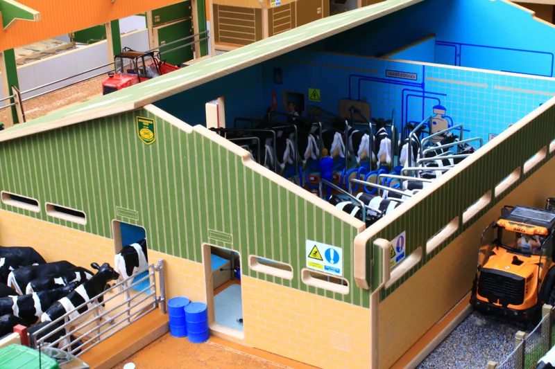 Brushwood 1-32 Rotary Milking Parlour-8