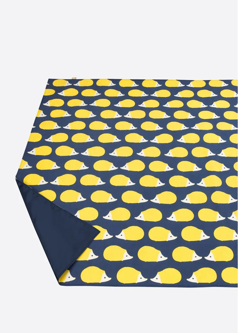 Anorak Kissing Hedgehogs Large Picnic Blanket -1